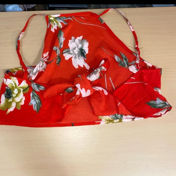 Red shirt with flowers two piece outfit, size small in women's, floral summer - Picture 3 of 4